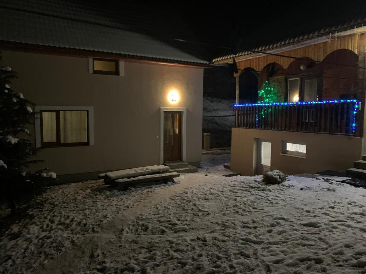פודובובץ Cottage house מראה חיצוני תמונה
