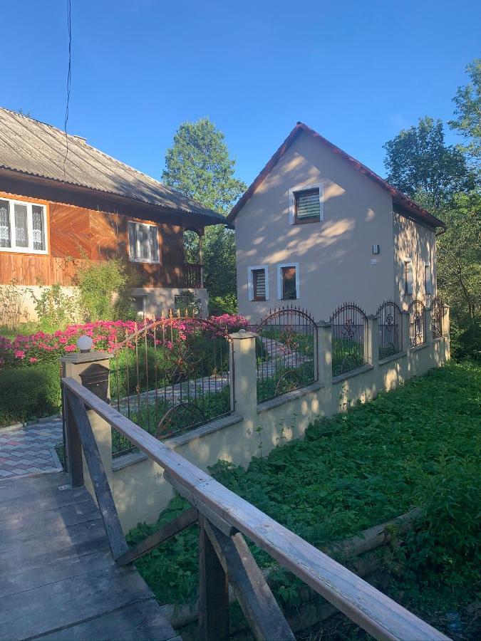 פודובובץ Cottage house מראה חיצוני תמונה