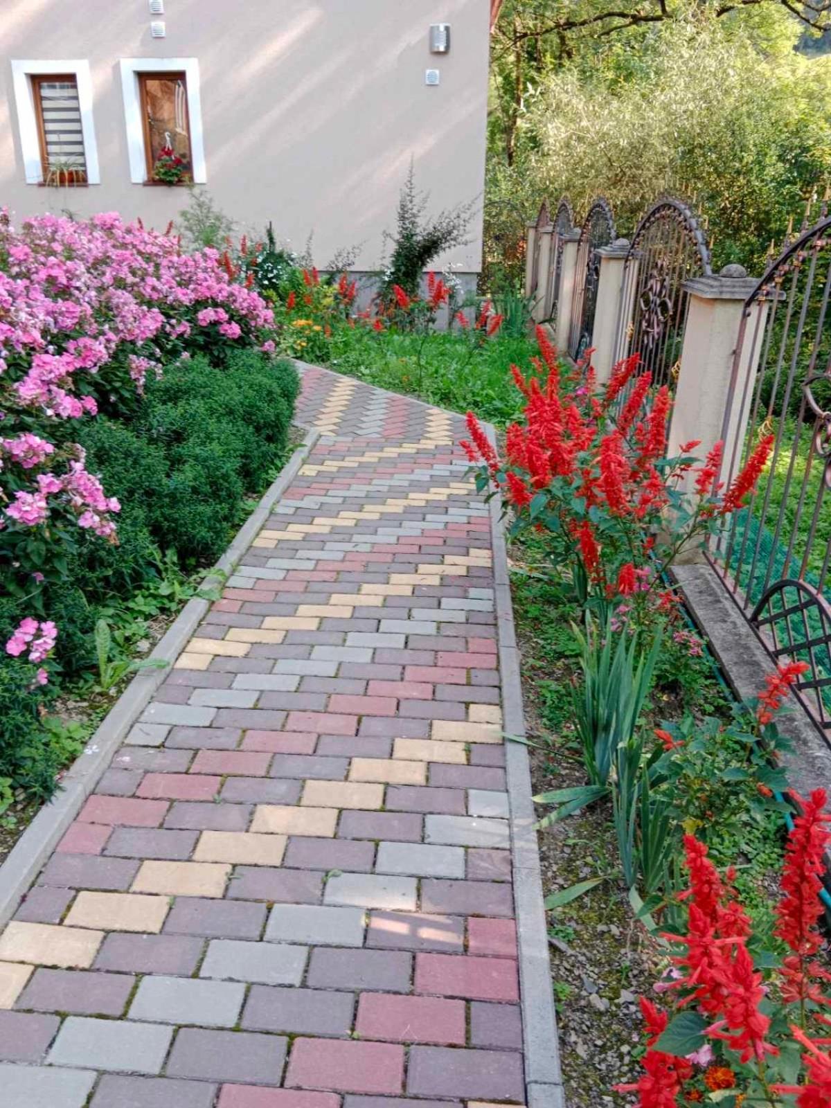 פודובובץ Cottage house מראה חיצוני תמונה
